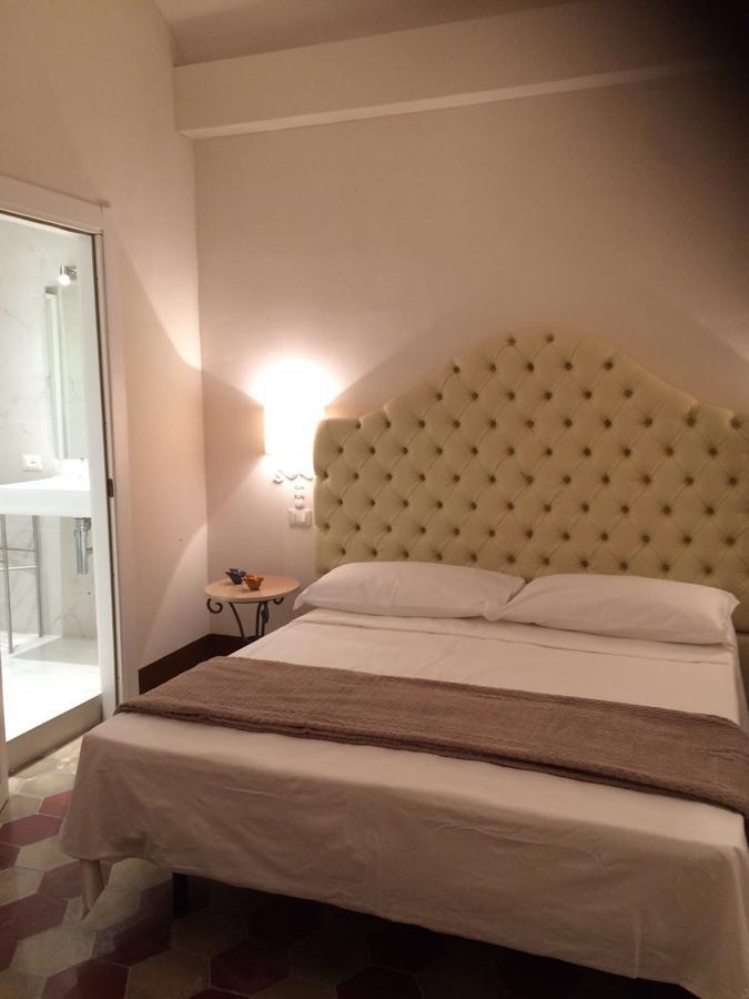 Deluxe Double Room,630439230:JPEG